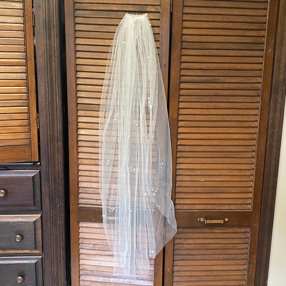 Fingertip wedding veil with pearls